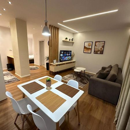 Fa Apartments At City Center 02 Tirana Esterno foto