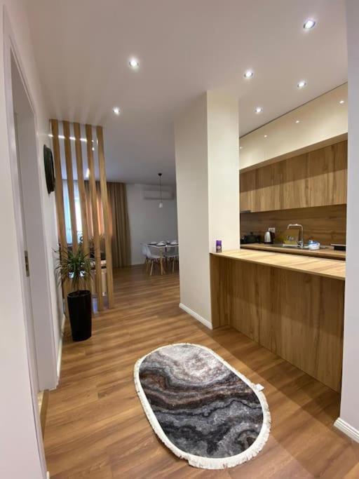 Fa Apartments At City Center 02 Tirana Esterno foto