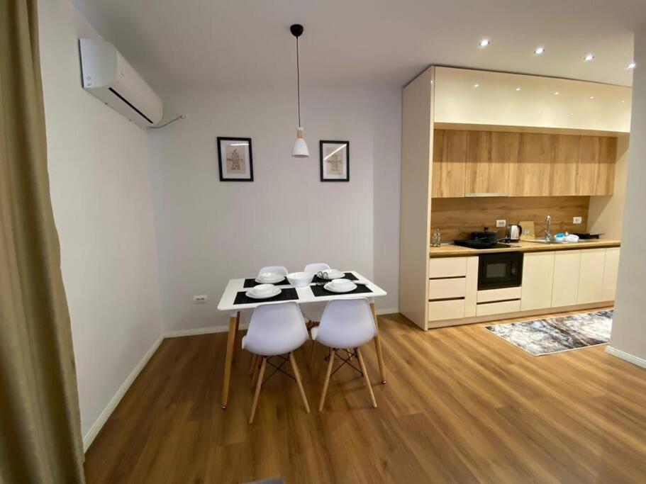 Fa Apartments At City Center 02 Tirana Esterno foto